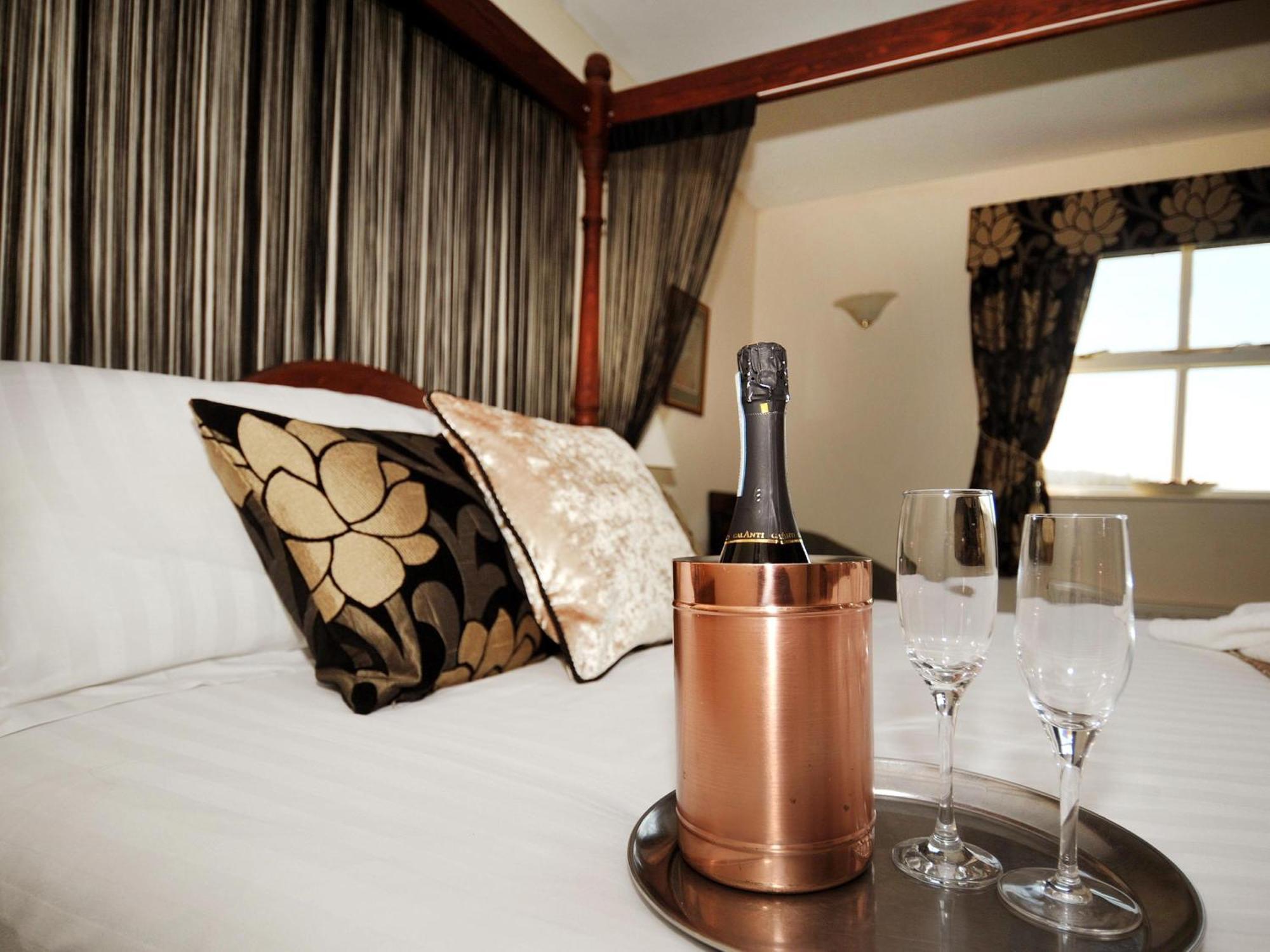 Rusland Pool Hotel Bouth Room photo