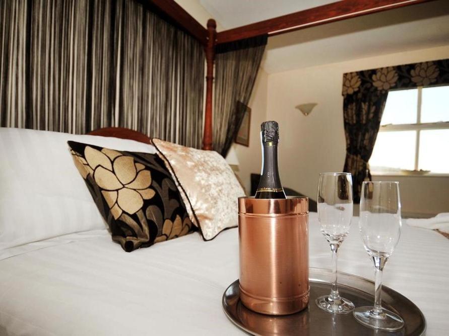 Rusland Pool Hotel Bouth Room photo